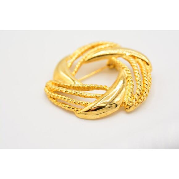 Vintage Round Pin Brooch Wreath Shiny Yellow Gold Tone Chunky Retro 1980s BinAC - Picture 9 of 12